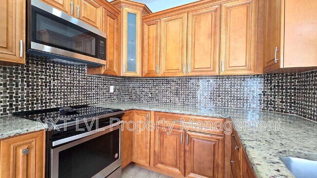 Building Photo - 2122 SW 29th Terrace