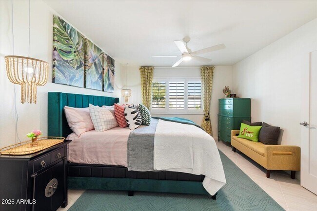 Building Photo - 10129 W Campana Dr