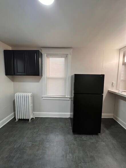 Building Photo - 340 E Broadway Ave