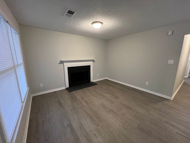 Building Photo - 2909 Spring Garden St