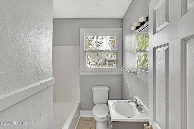 Building Photo - 1431 W 26th St