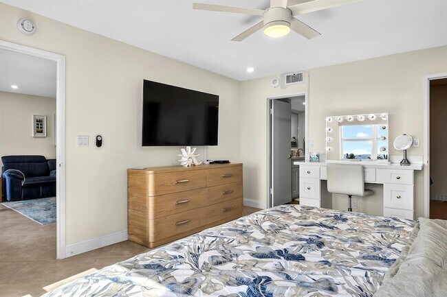 Building Photo - 111 N Pompano Beach Blvd