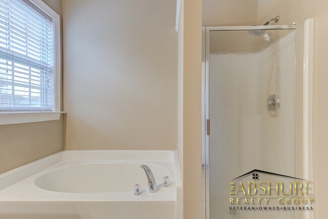 Building Photo - 325 Timber Meadow Lake