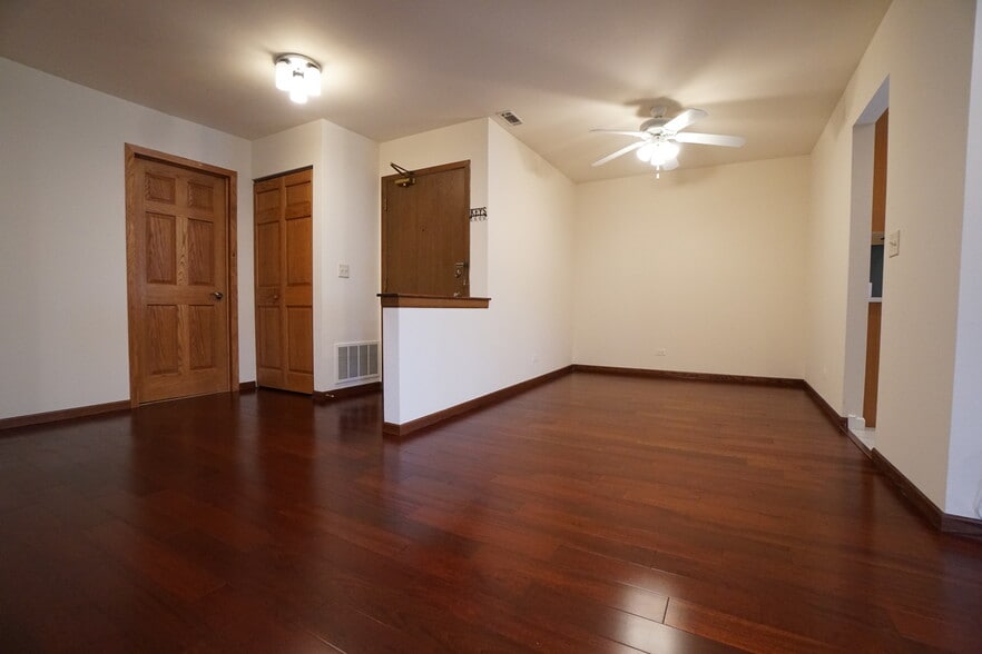 Building Photo - 6237 Trinity Dr