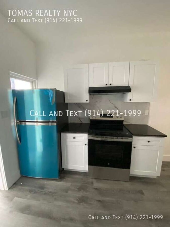 Building Photo - 25 Riverview Pl