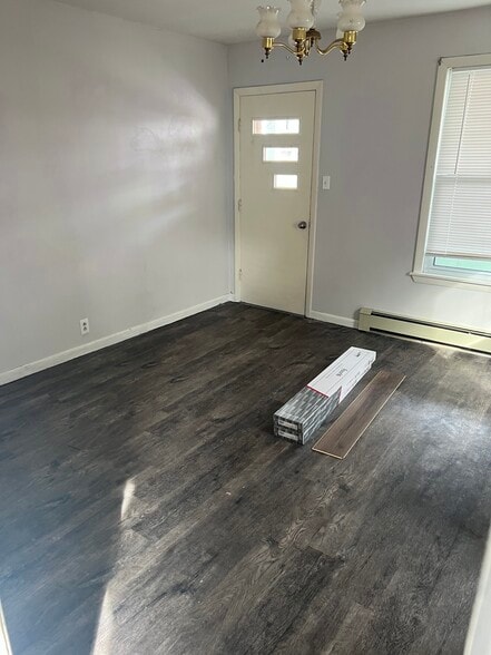 Building Photo - 627 Rockingham St