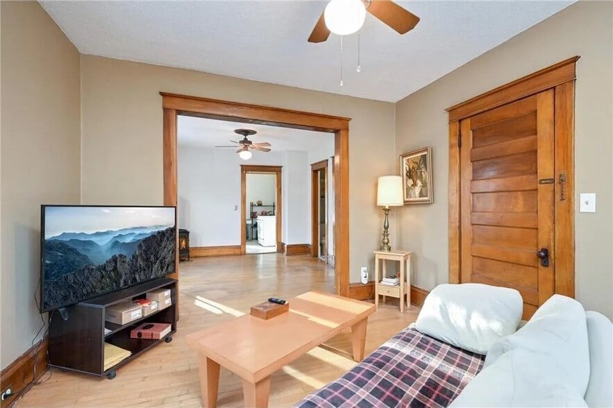 Living room 2 - 1110 27th Ave NE
