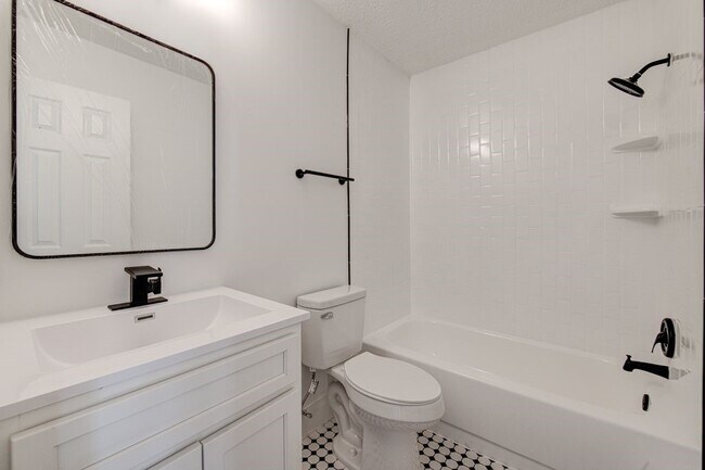 Building Photo - 19403 Lake Hollow Ln