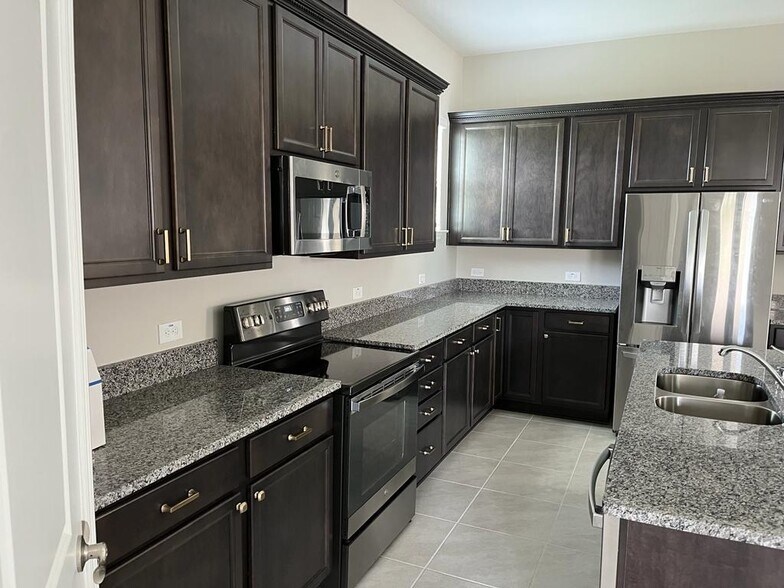 kitchen - 780 Yukon Ln