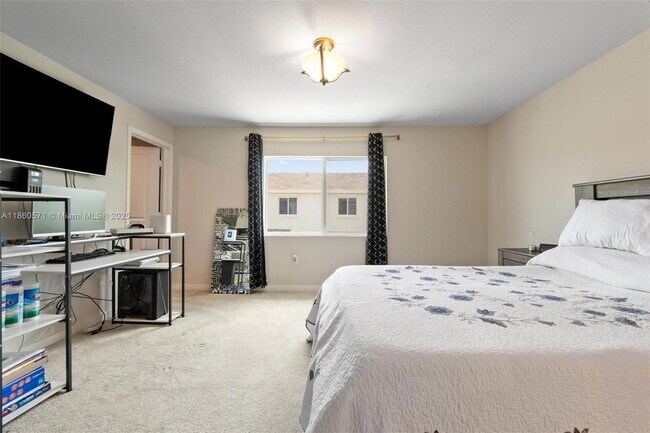 Building Photo - 610 NW 11th Ave