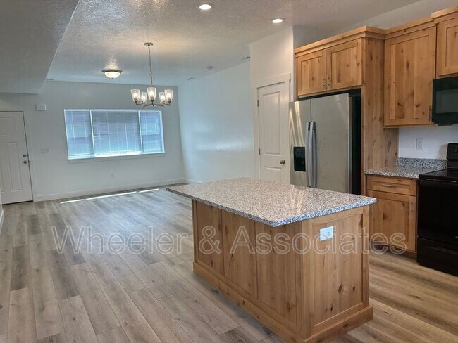 Building Photo - 318 38th St