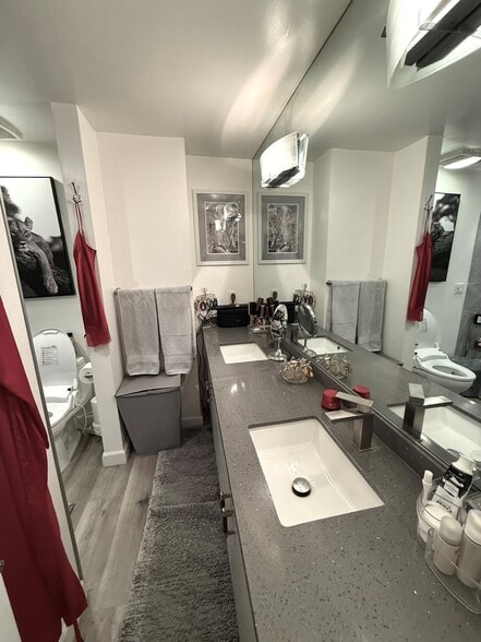 Master Bathroom - 843 4th St