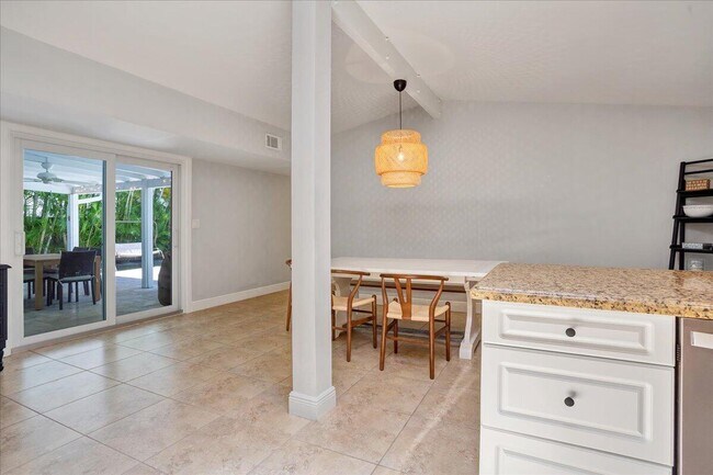 Building Photo - 1110 SW 15th St