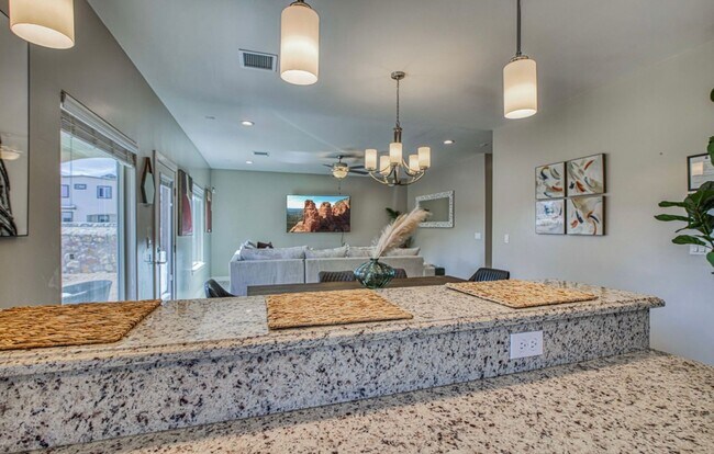 Building Photo - Furnished Eastside Beautiful 3 bed/2 baths for RENT Utilities & Wi-Fi INCLUDED