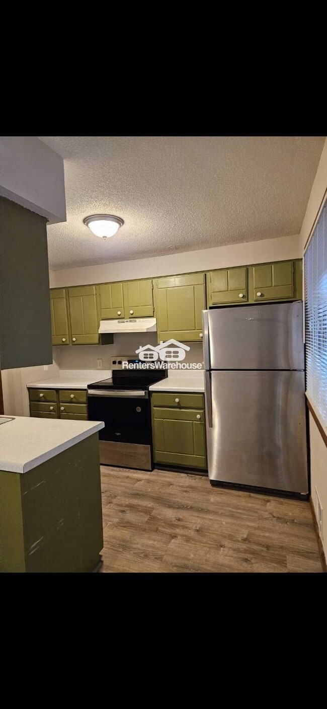 Building Photo - Available now - like new 2 bed 1 bath dupl...