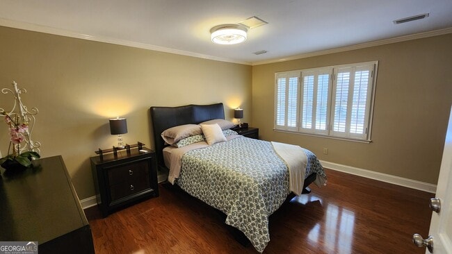 Building Photo - 180 Sycamore Bend