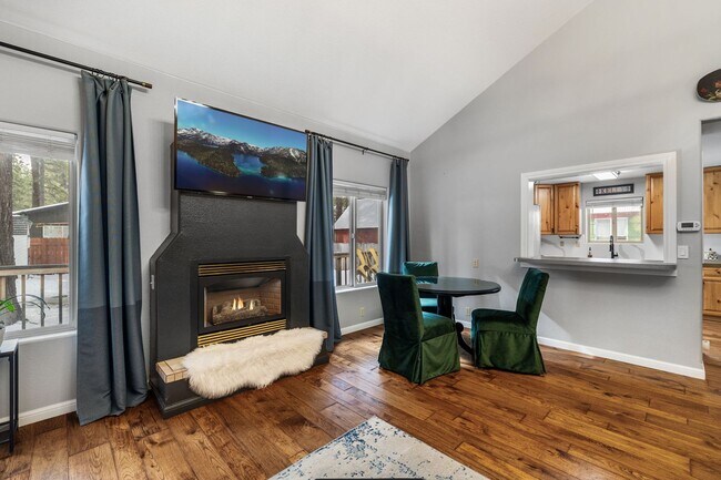 Building Photo - Beautiful Al Tahoe Home in South Lake Taho...