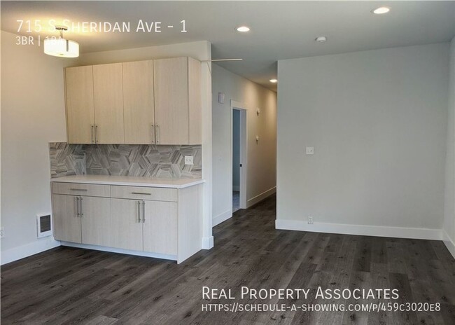 Building Photo - Spacious renovated 3 bedroom unit in the h...