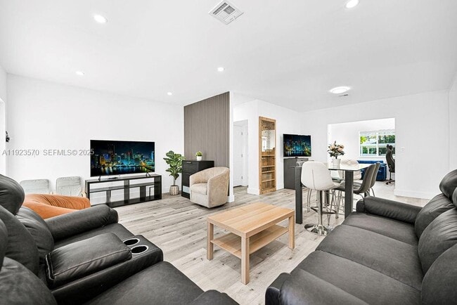 Building Photo - 876 NE 81st St