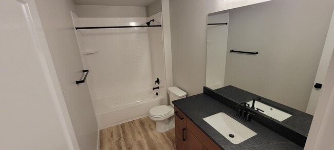 Building Photo - 12307 Eovaldi Ave