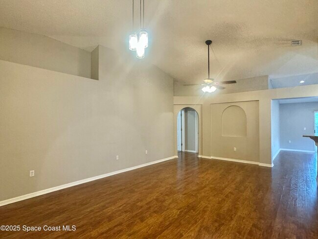 Building Photo - 4726 Four Lakes Dr