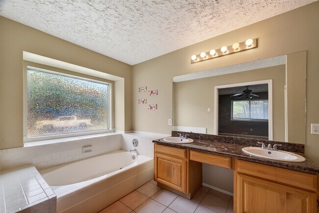 Building Photo - 319 Richvale Ln