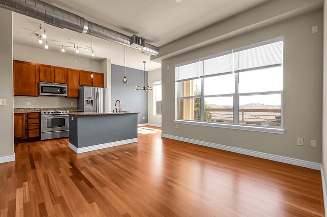 Building Photo - $1,740.95, 1 Bed, 1 Bath Condo in Englewood with AC and In Unit Laundry!