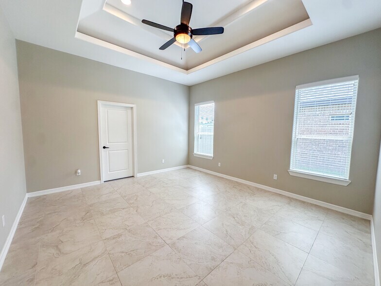 Building Photo - 814 Knotty Pine Ln