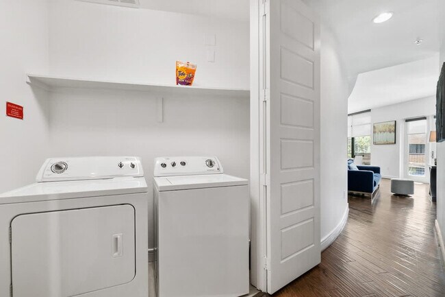 Building Photo - 101 Bowen St