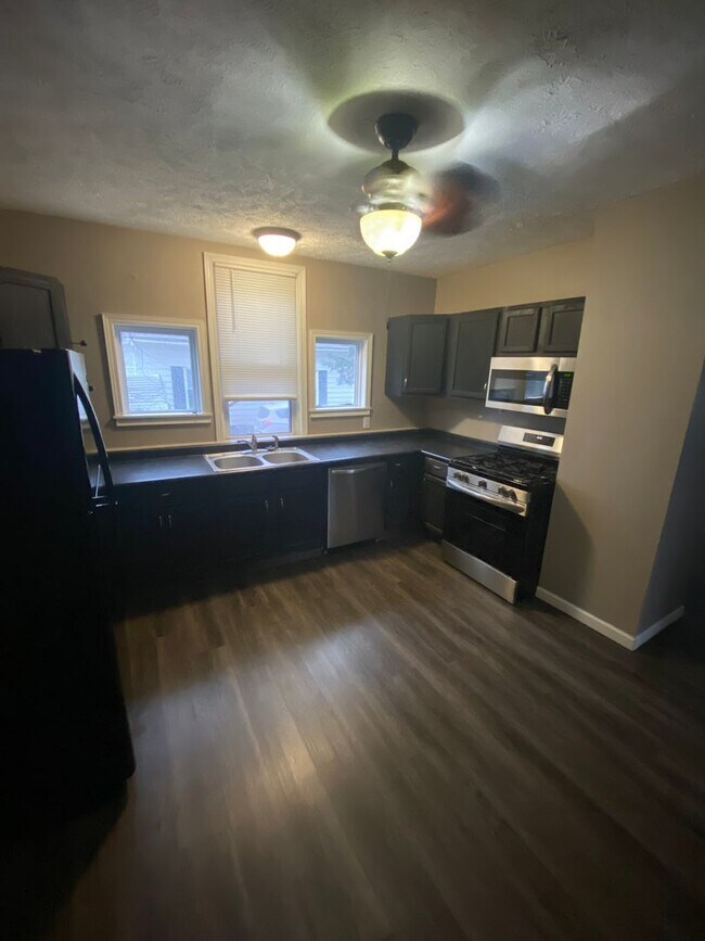 Building Photo - 2228 N Concord Ave