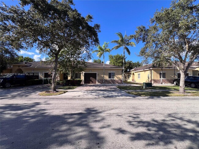 Building Photo - 3353 NE 11th Dr