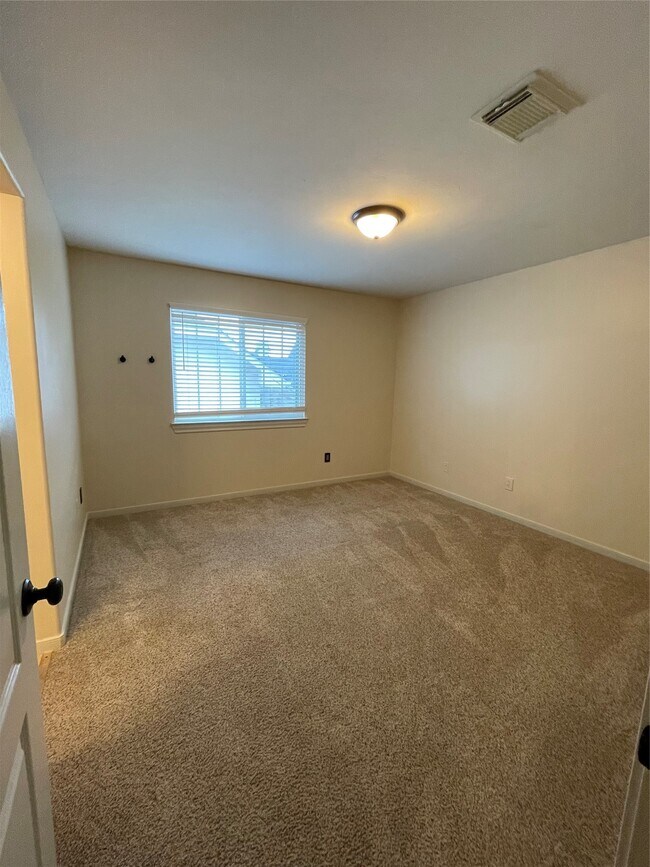 Building Photo - 1759 Lakeside Enclave Dr