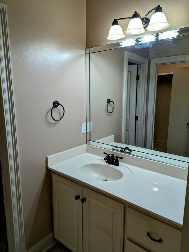 Building Photo - Home for You in Fairground Place!