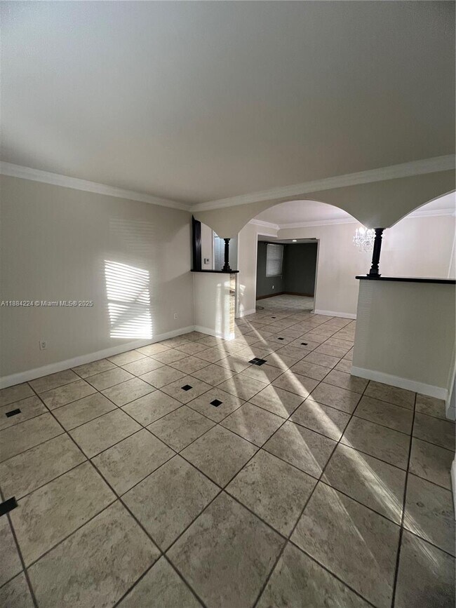 Building Photo - 9810 Hammocks Blvd