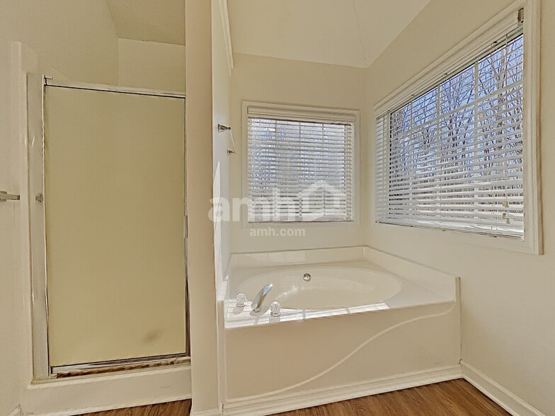 Building Photo - 1045 Fieldstone Dr