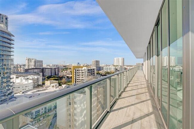 Building Photo - 480 NE 31st St