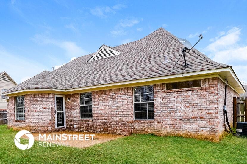 Building Photo - 50 Clear Springs Dr