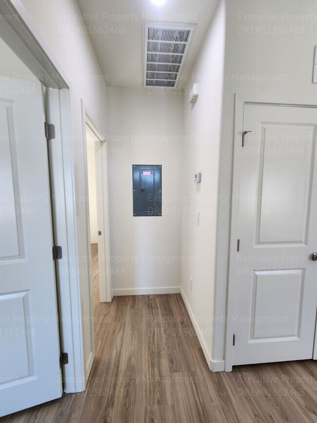 Building Photo - 8521 Grandy St