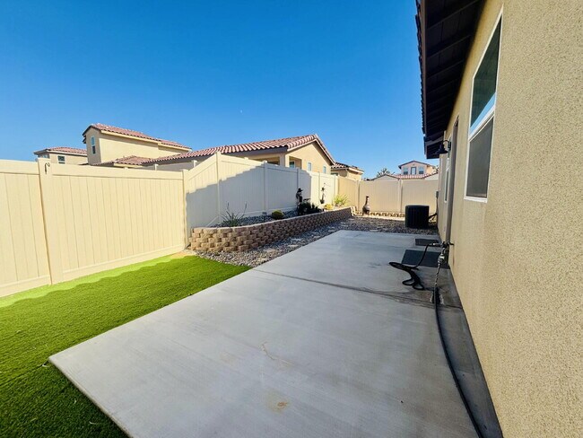 Building Photo - Gorgeous 3 bd, 4 ba Townhome in 55+ Community