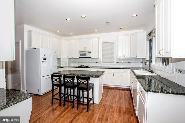 Building Photo - 189 Christopher Dr