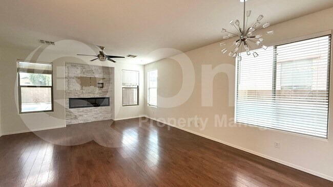 Building Photo - 4927 W Magdalena Ln