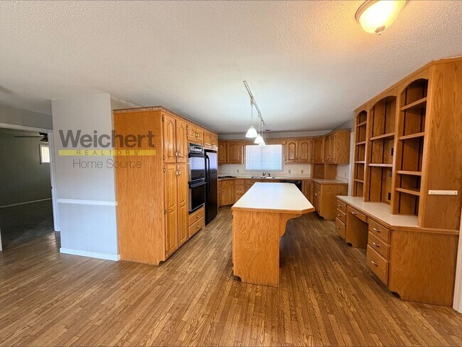 Building Photo - 512 N 5th St