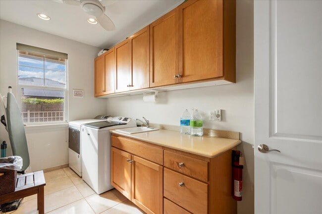 Building Photo - 67 Ahekolo St