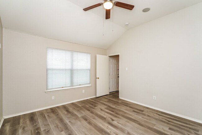 Building Photo - 5528 Spring Ridge Dr