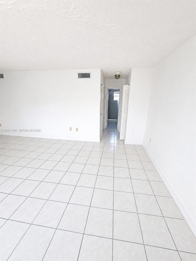 Building Photo - 1655 W 44th Pl