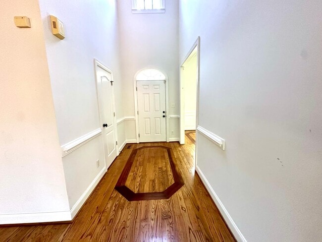 Building Photo - 4852 Knollview Dr