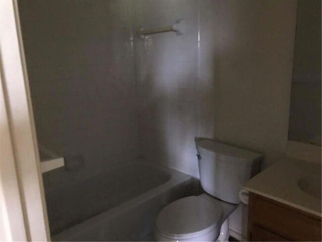 Building Photo - 6107 Parkwood Dr