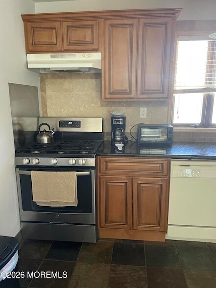 Building Photo - 65 Grand Central Ave