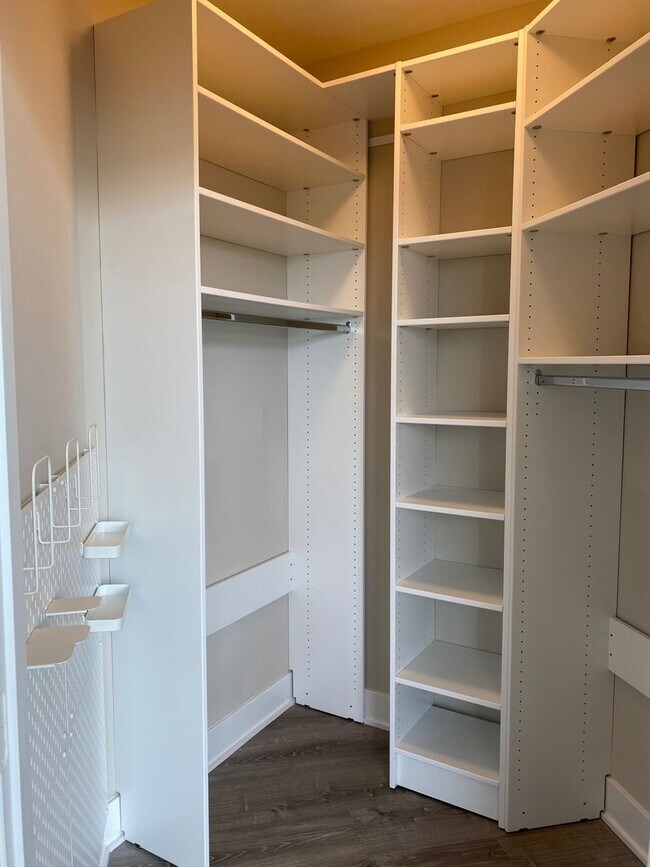 Building Photo - Gorgeous 2 Bedroom Condo in Oxon Hill!