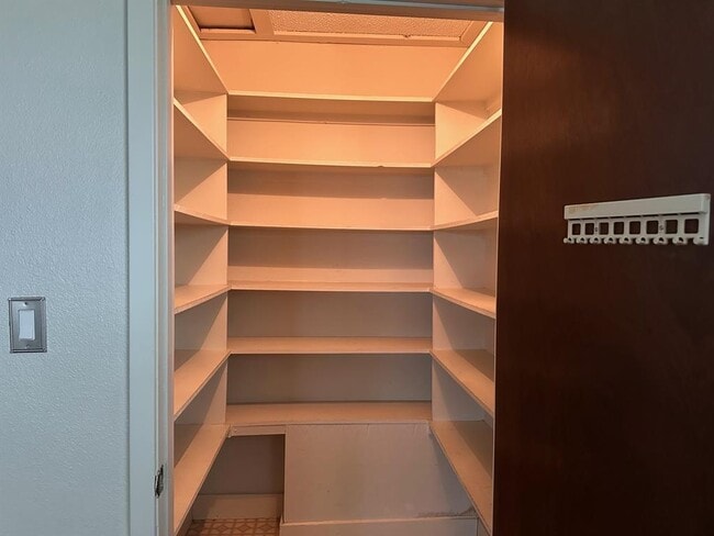 Building Photo - 110 Jones St